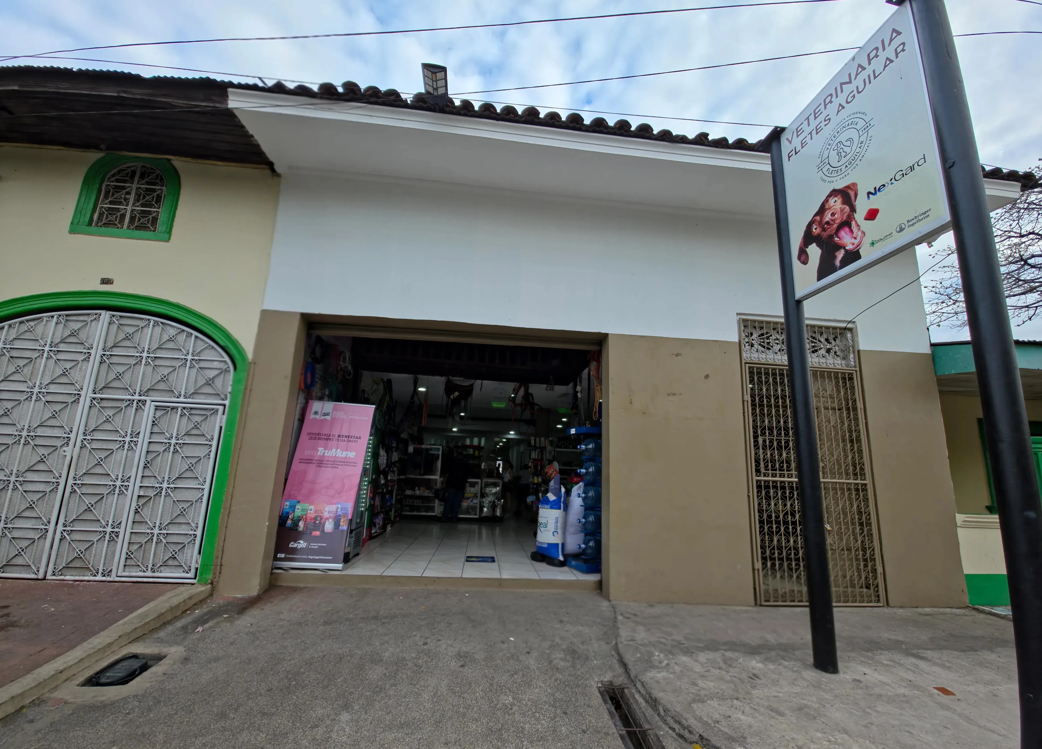 Fachada de Veterinaria Fletes Aguilar